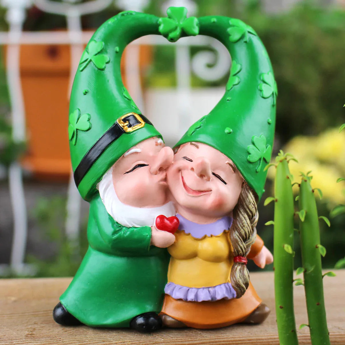 Sabinae - Charming Gnome Figurine for Garden and Party Decor - Handmade Resin for an Enchanting Atmosphere
