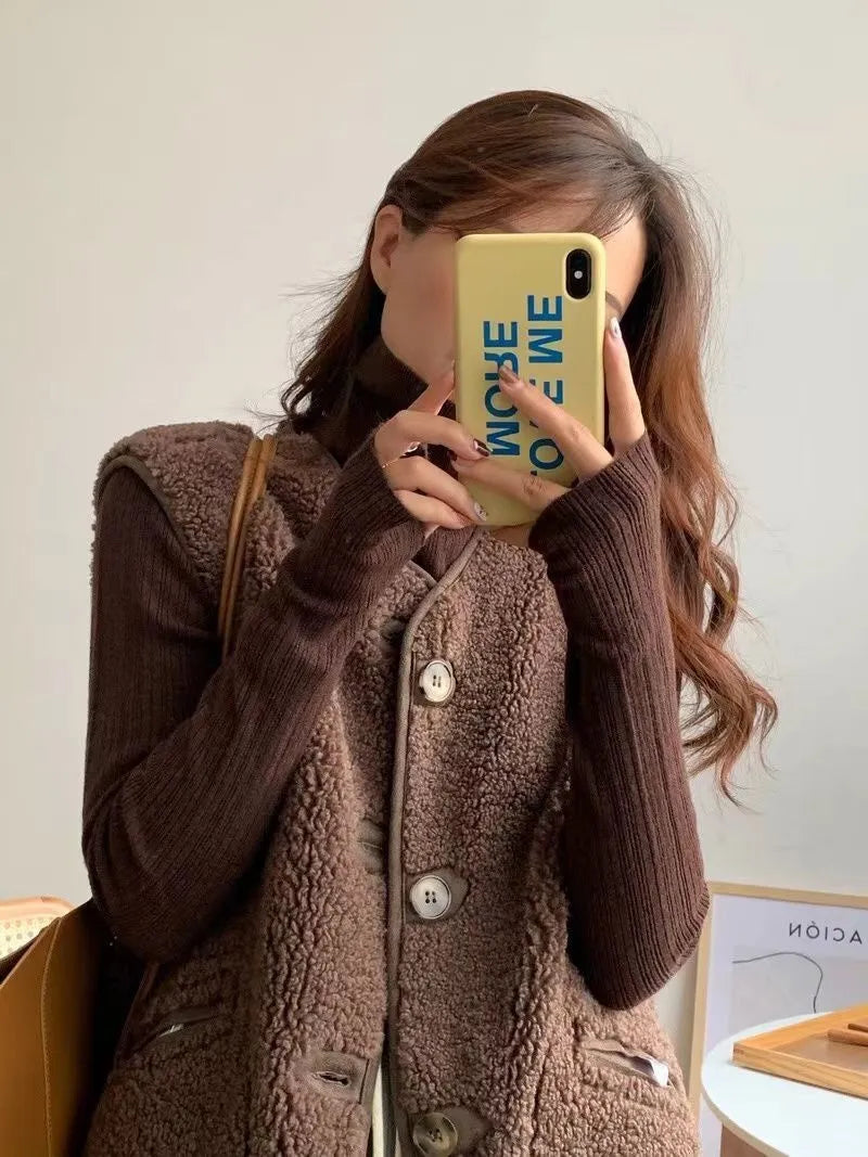 Anne Wollen Vest - Elegant and Luxurious for an Incomparable Style