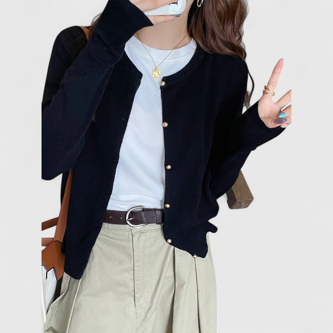 Hesa – Elegant Cardigan for Women