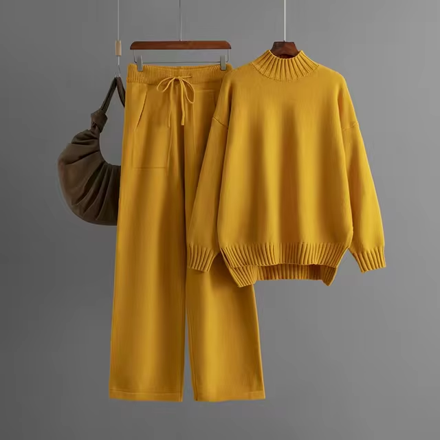 Ava™ - Elegant long-sleeve pullover and straight-leg pants for a sophisticated look