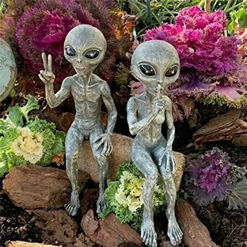 Aethra - Mysterious Alien Resin Image with UFO for Unique Garden Decoration