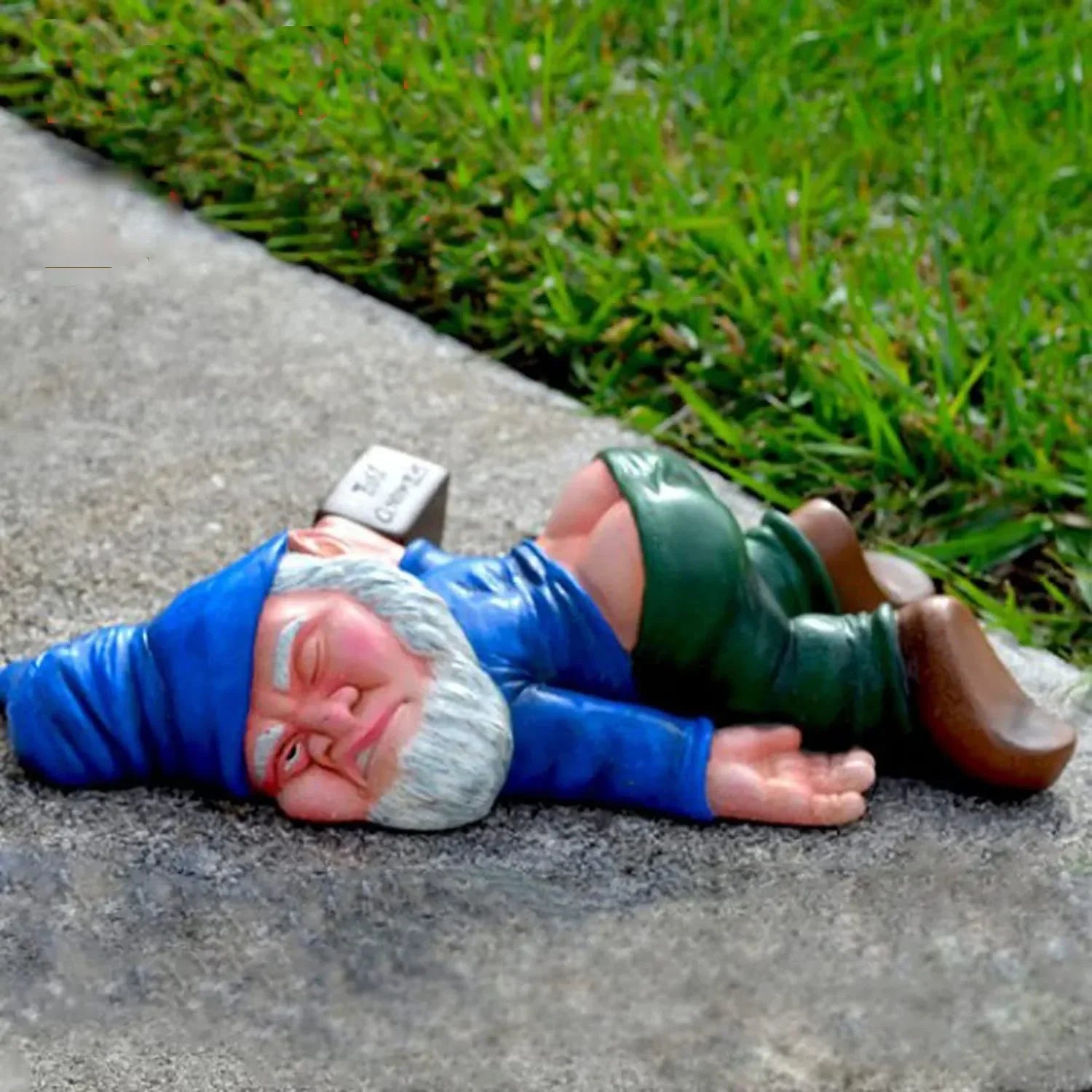Talaria - Funny Drunk Garden Gnome Made of Weatherproof Resin for Indoor and Outdoor Use, Perfect for Laughter and Decoration