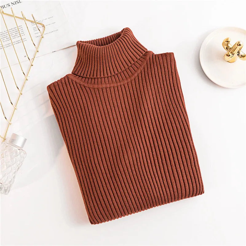 Stylish women's turtleneck sweater with fold-over for special comfort