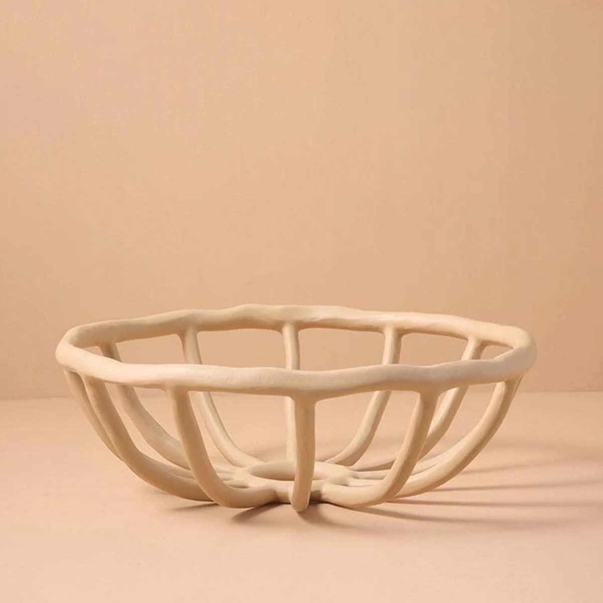 Elegant and Sculpted Resin Fruit Bowl for a Refined Presentation