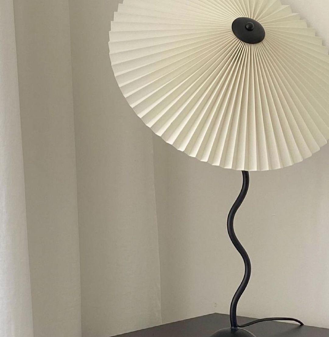 Stylish Squiggle Table Lamp for Modern Atmosphere
