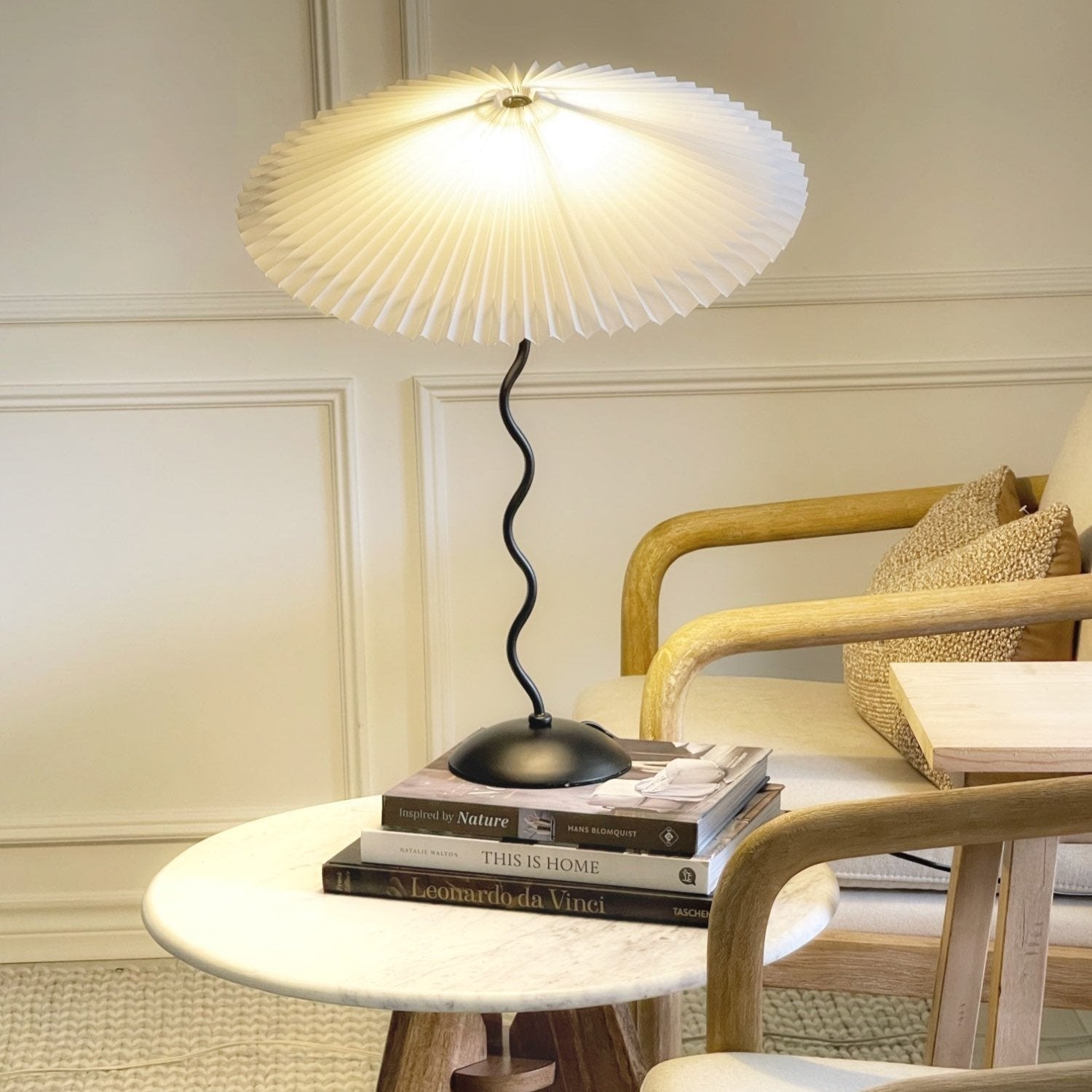 Stylish Squiggle Table Lamp for Modern Atmosphere