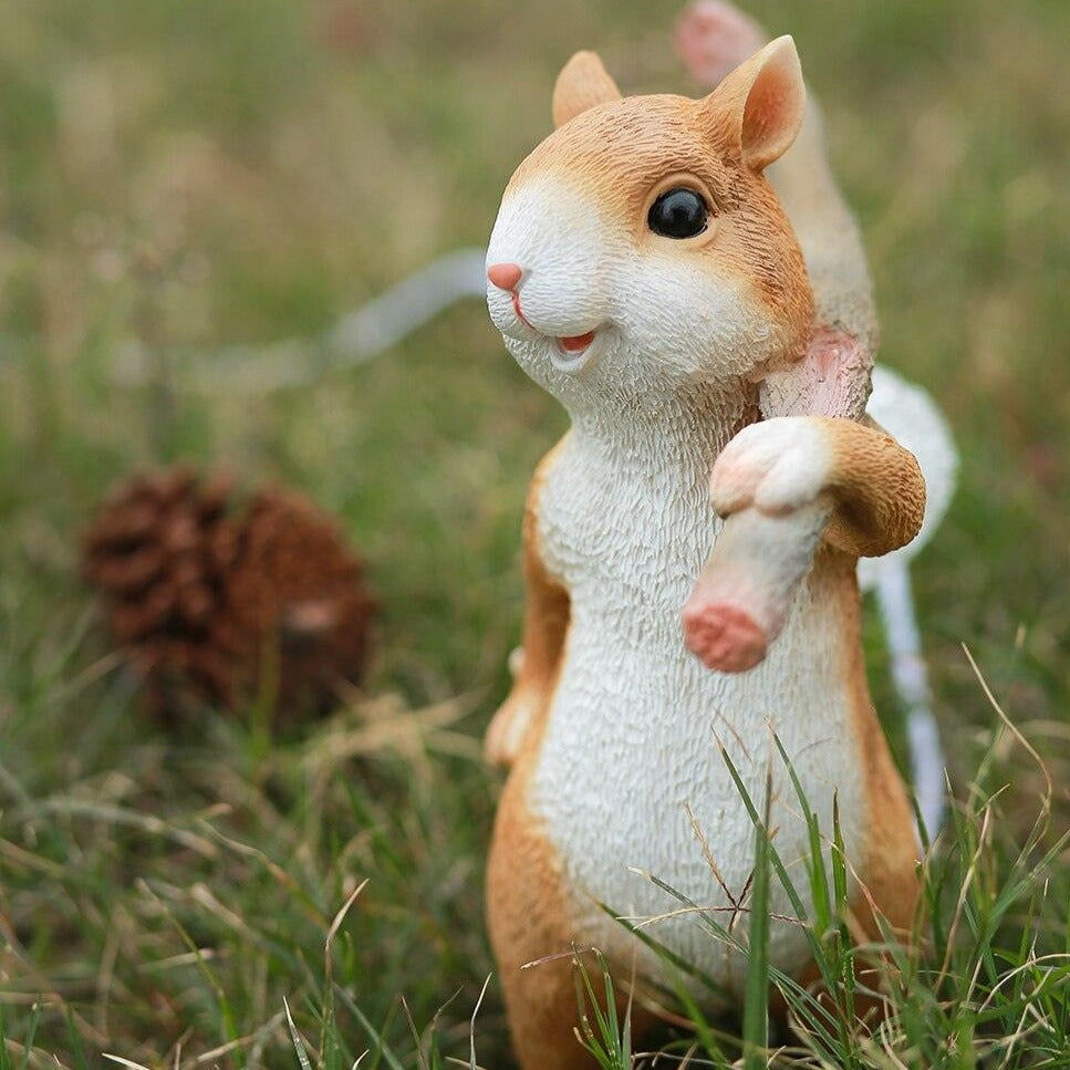 Charming Squirrel Table Lamp for Cozy Lighting