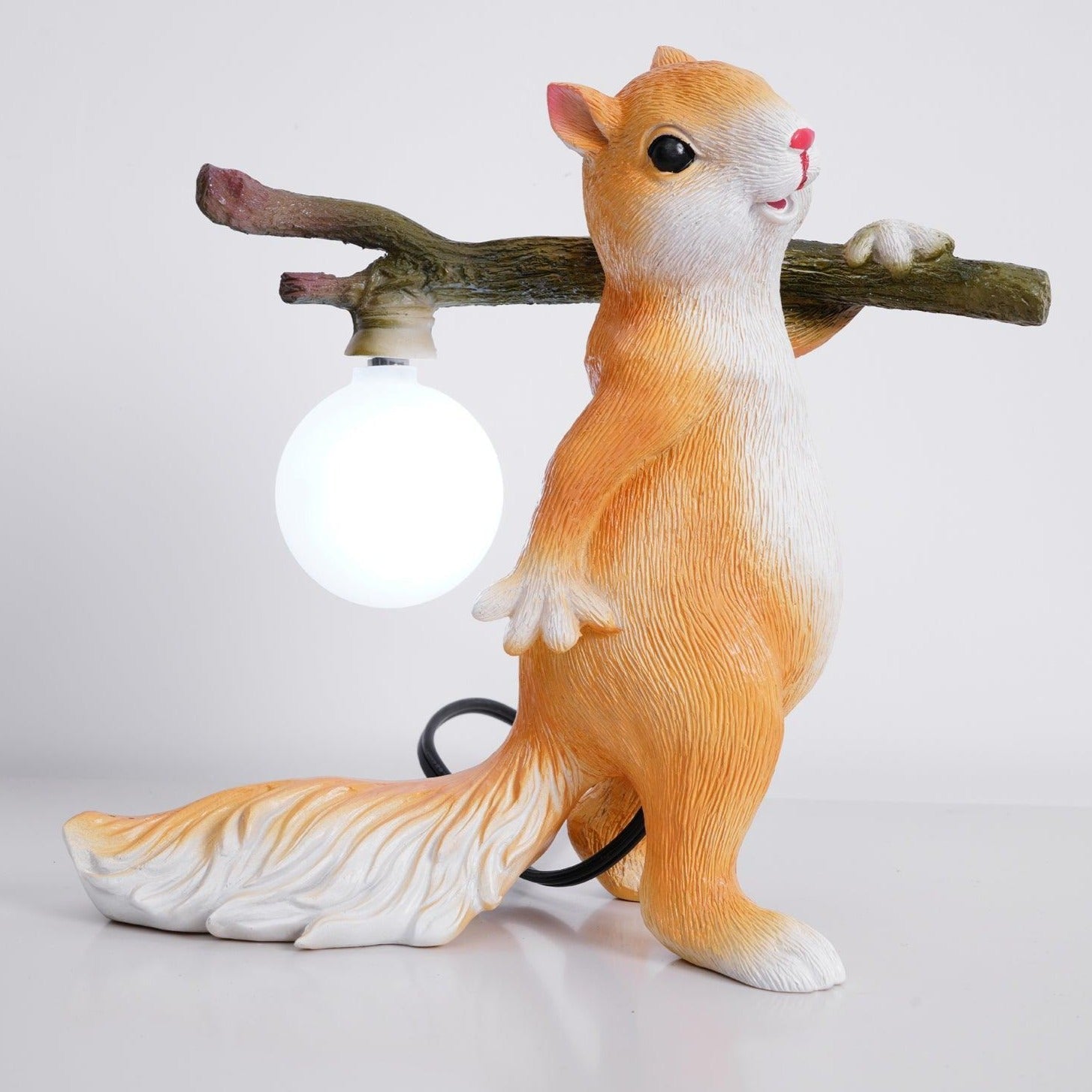 Charming Squirrel Table Lamp for Cozy Lighting