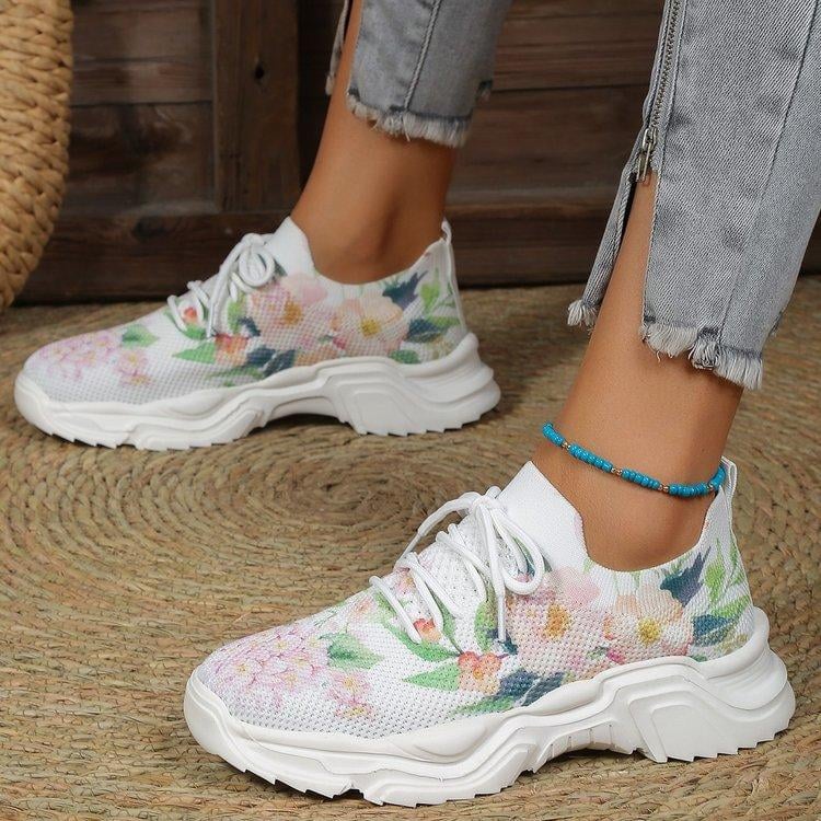 Breathable sneakers with laces and elegant floral design