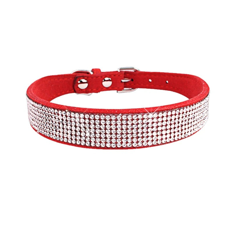Shimmering Cuff Necklace with Sequins for a Glamorous Look