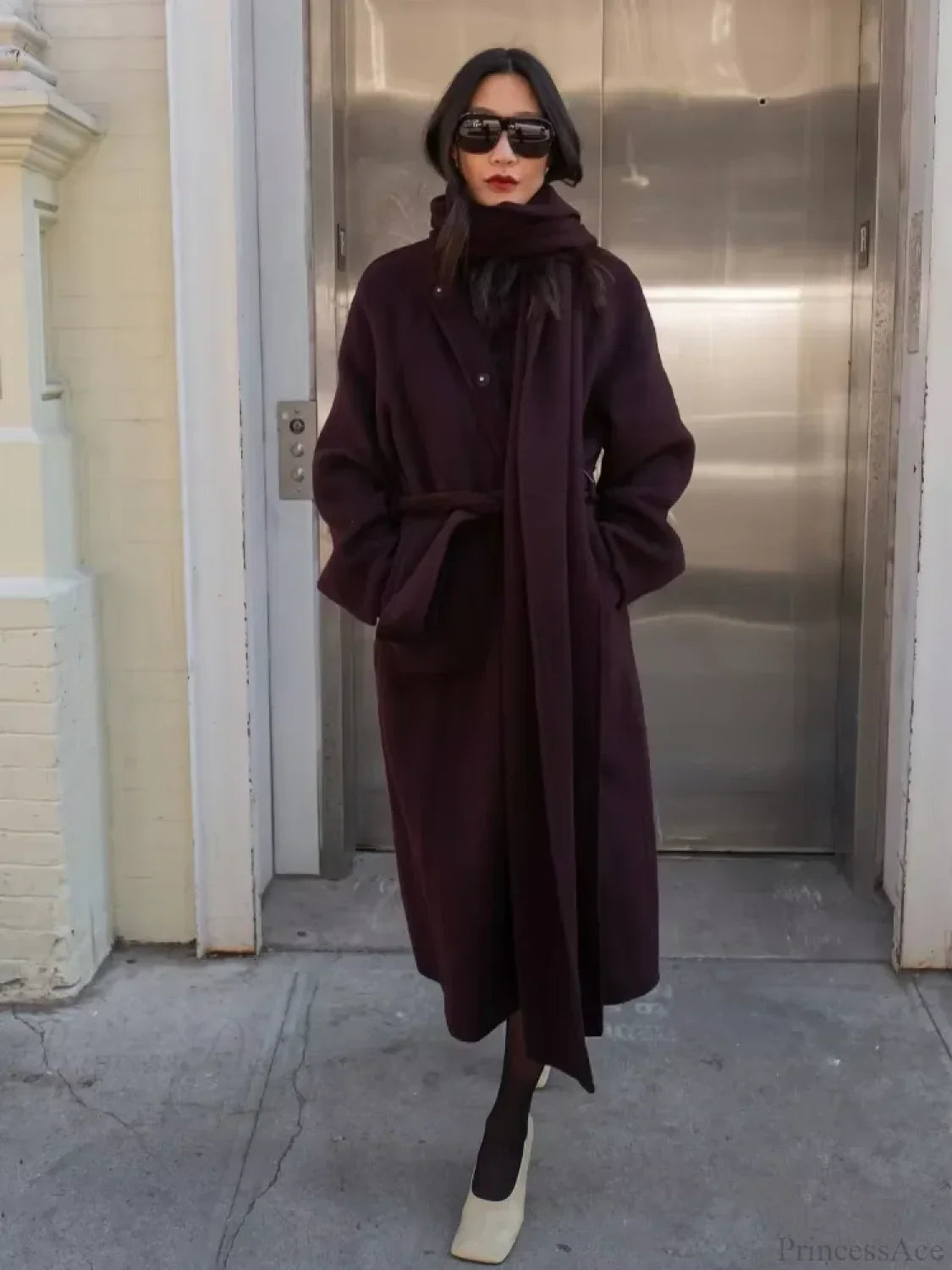 Elegant jacket with soft, plush material and rabbit fur collar