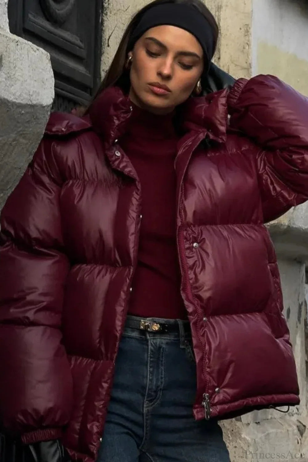 Fashionable burgundy quilted coat with a stand-up collar, single-breasted closure, and zipper