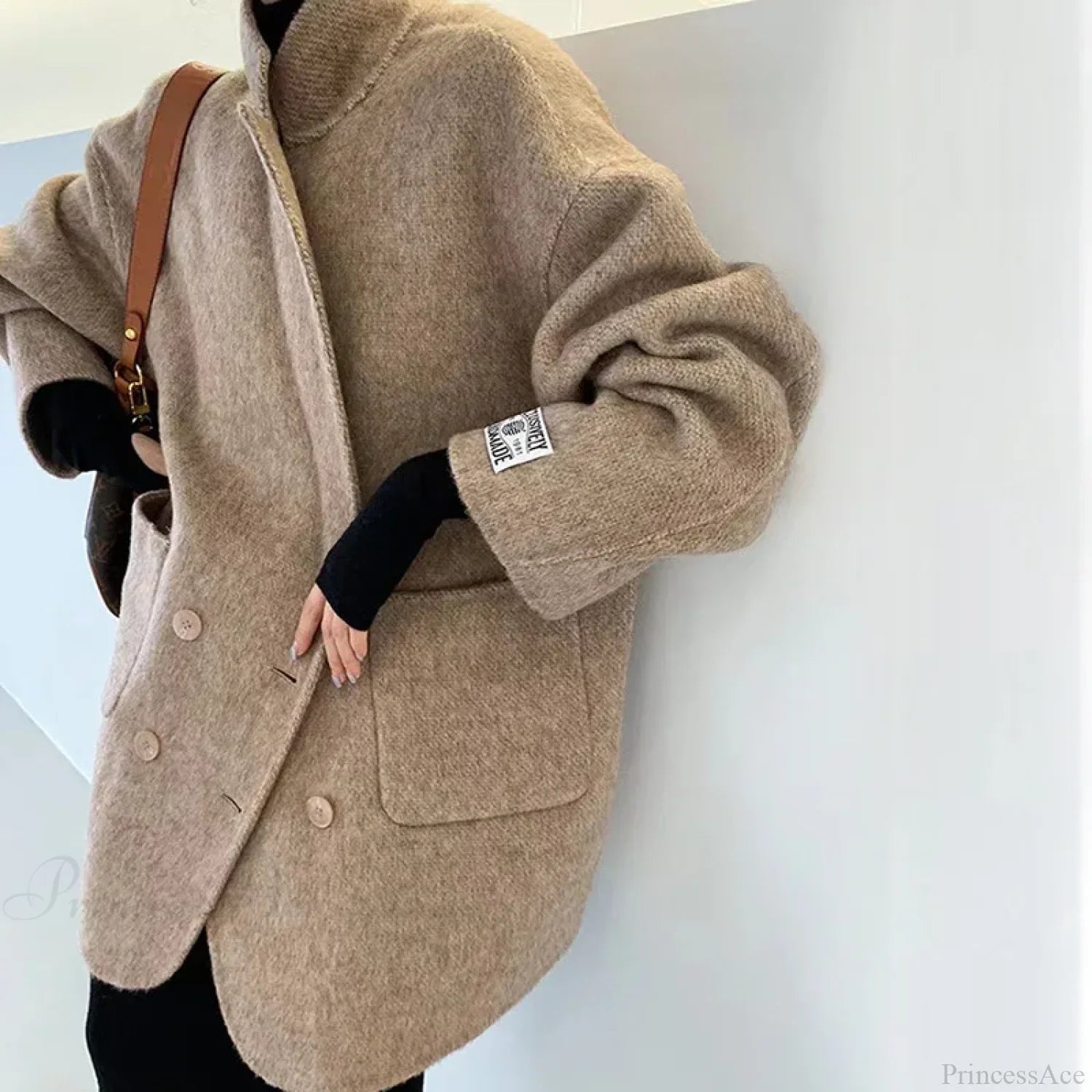 Oversized Cashmere and Wool Turn-Down Coat for Cozy Comfort