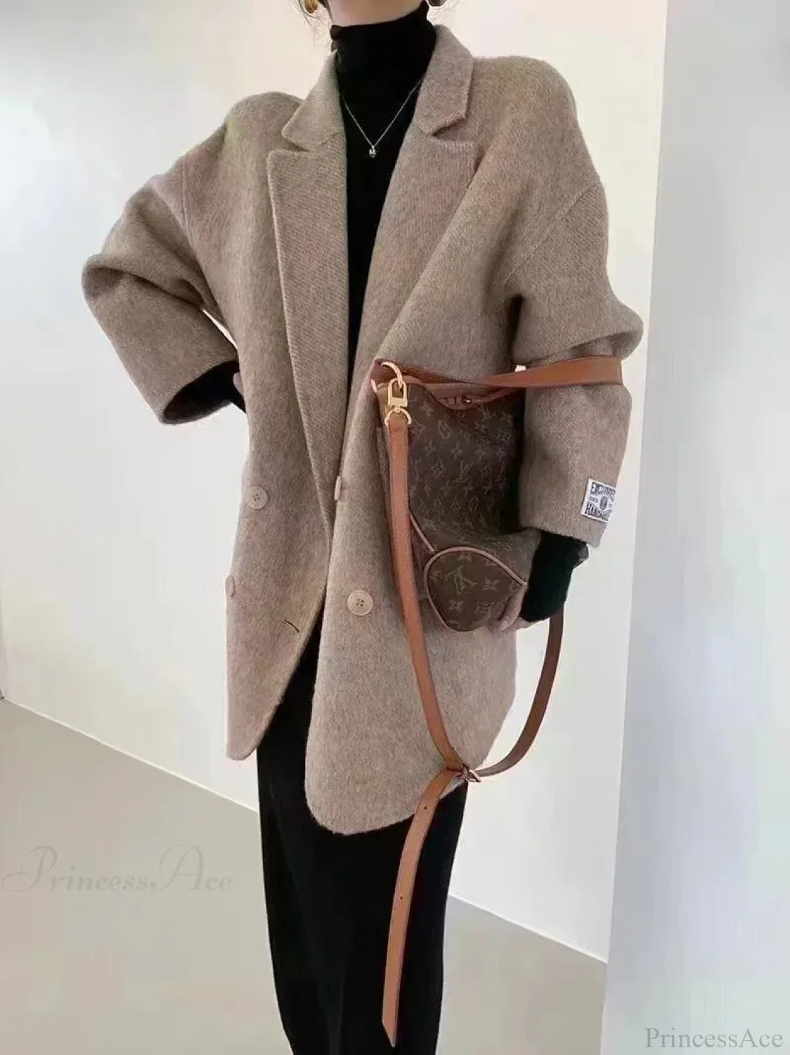 Oversized Cashmere and Wool Turn-Down Coat for Cozy Comfort