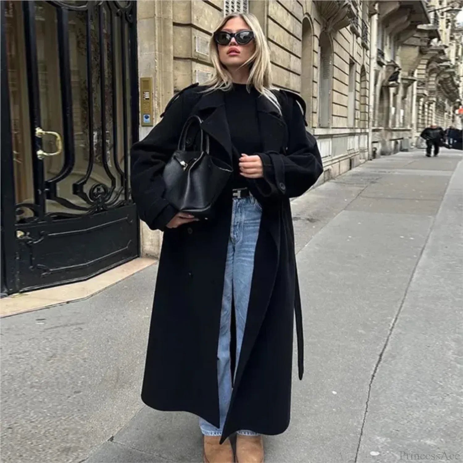 Oversized double-breasted robe with belt for a sophisticated and trendy look