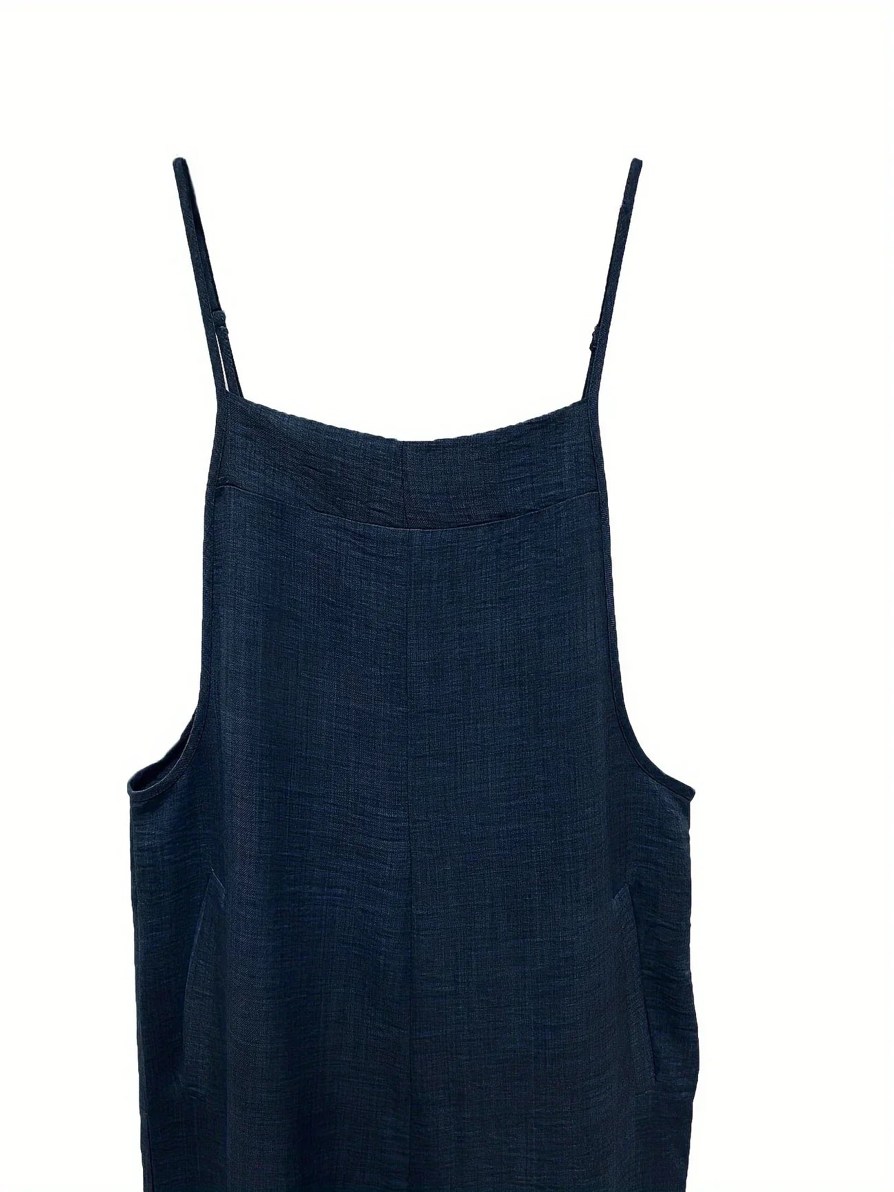 Casual wide-leg jumpsuit with pockets for a trendy and comfortable style