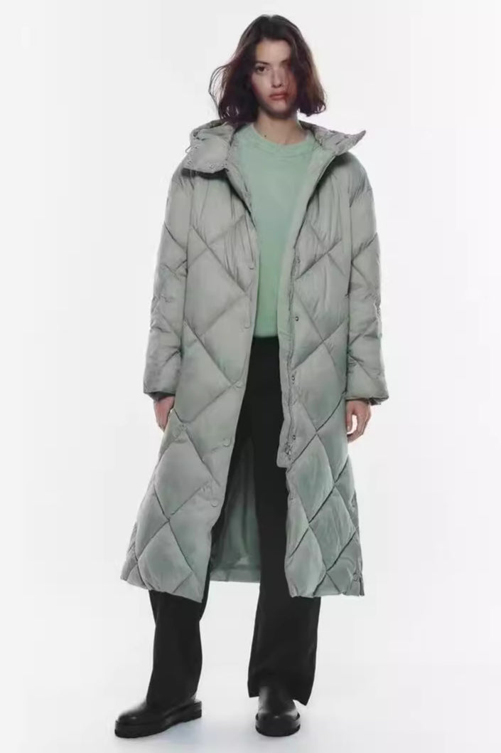 Long Quilted Puffer Jacket with Hood for a Warm and Trendy Look
