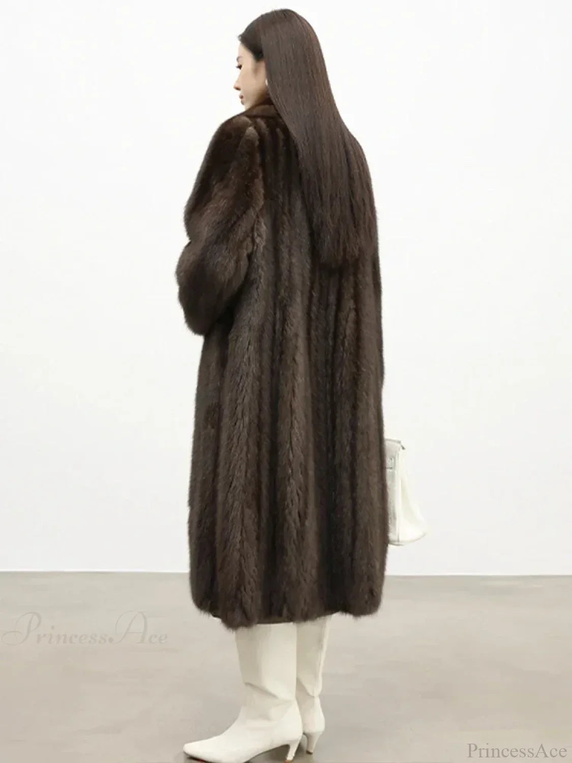 Oversized coat with elegant draping fabric