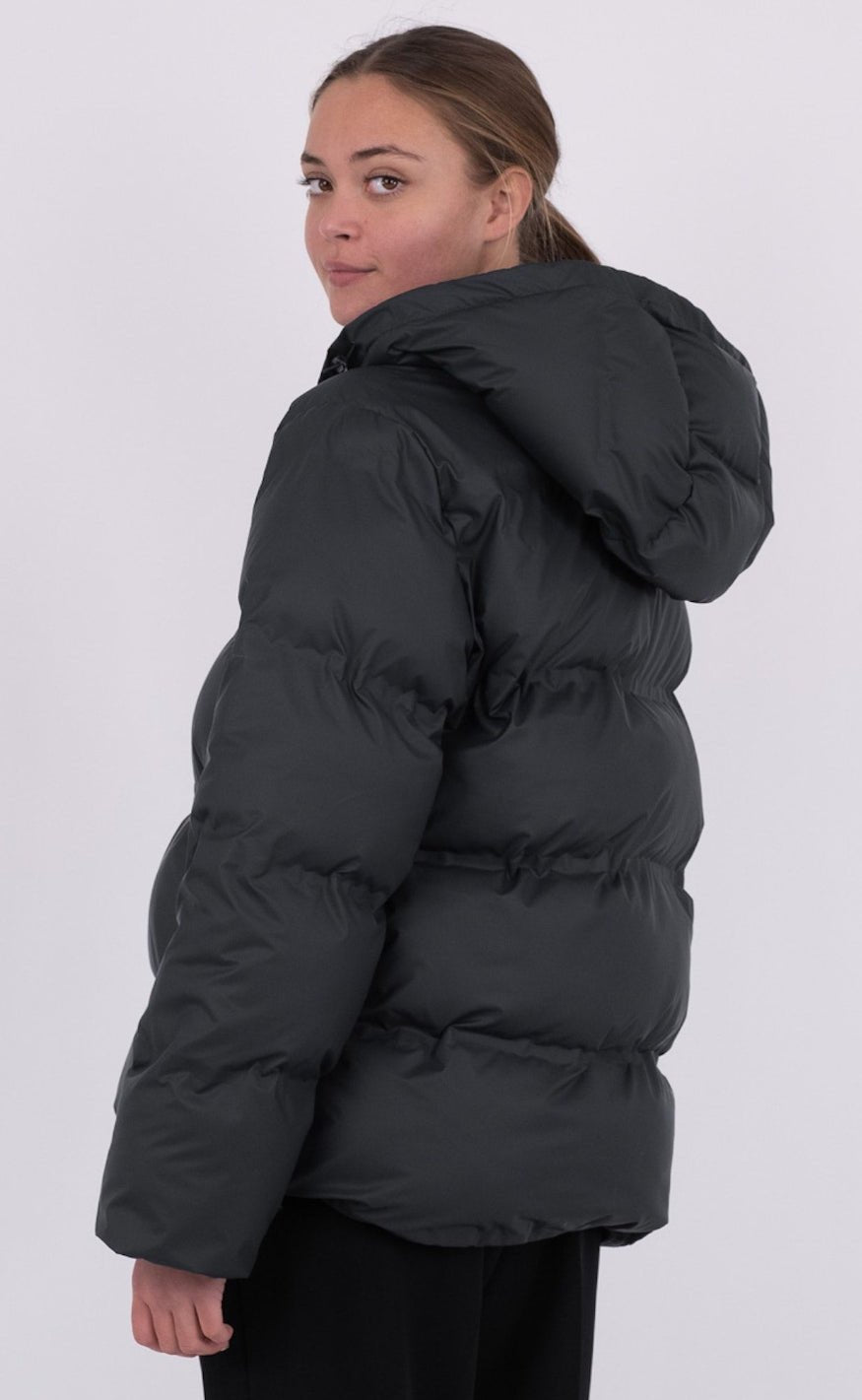 Karolin – Stylish winter jacket with hood and cozy, insulating filling
