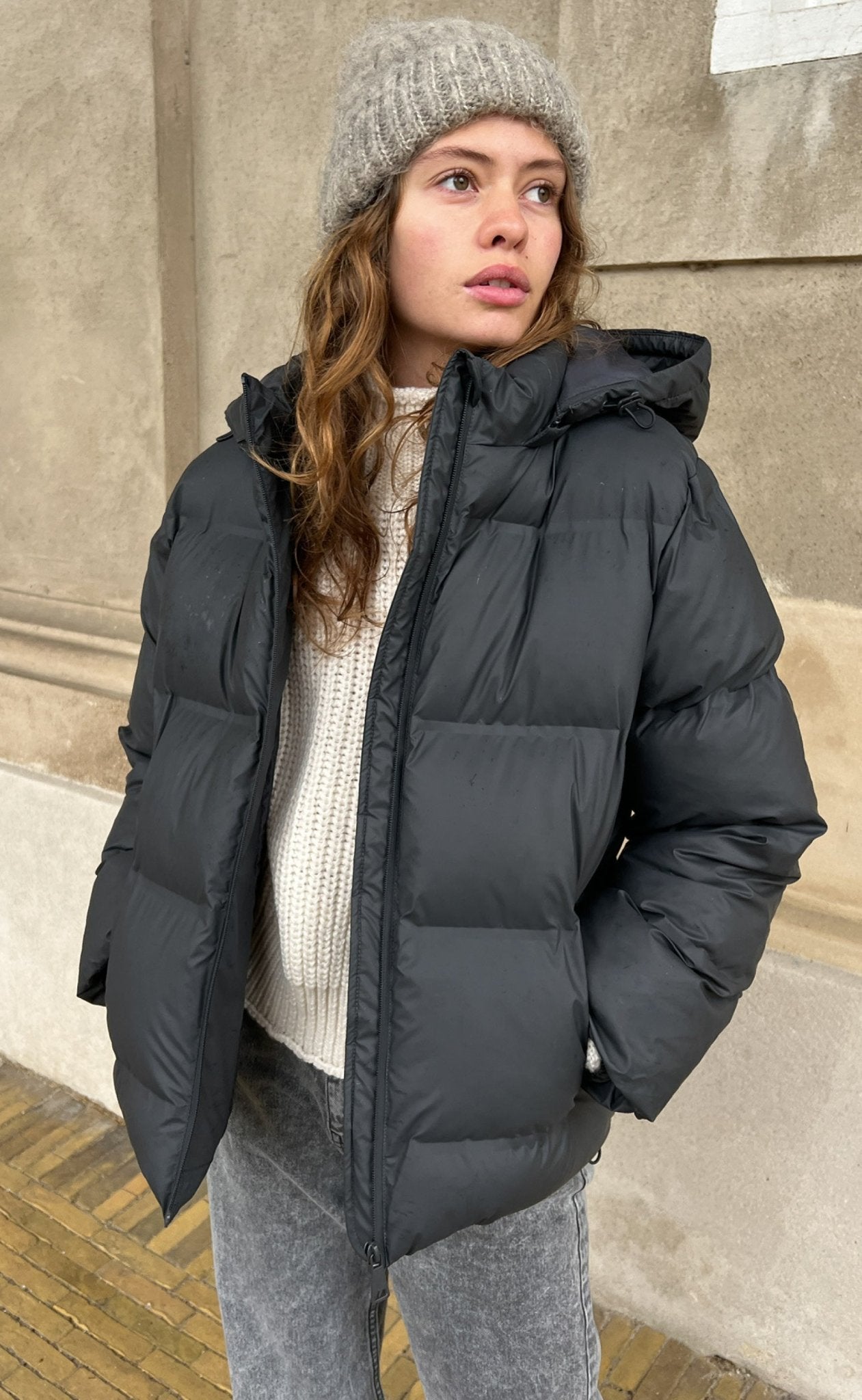 Karolin – Stylish winter jacket with hood and cozy, insulating filling