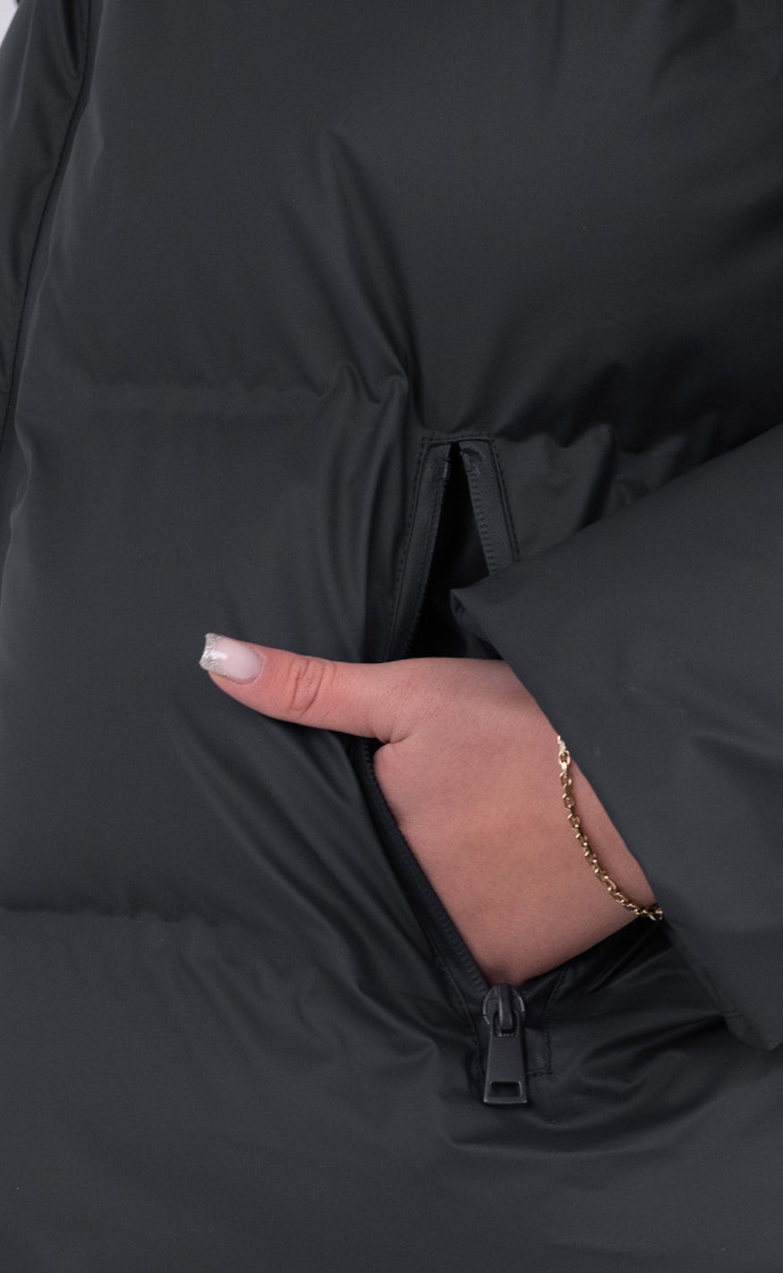 Karolin – Stylish winter jacket with hood and cozy, insulating filling