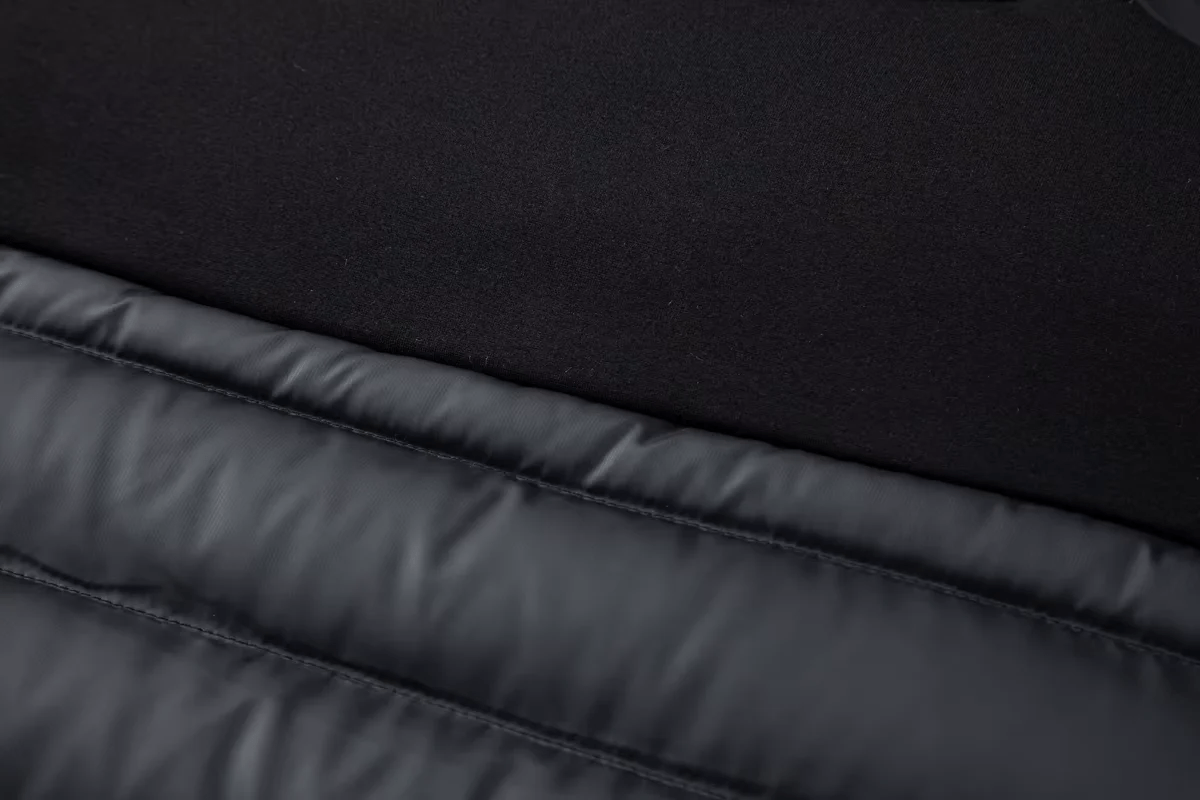 Luca – Stylish hooded jacket with zipper and fashionable quilted front