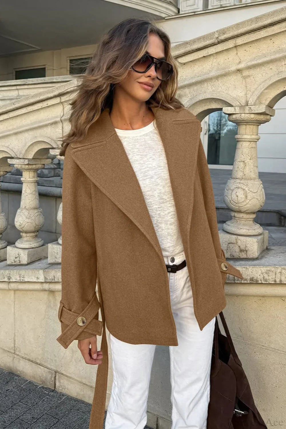 Farmer's shed style coat with a stand-up collar made of a wool blend and a belt