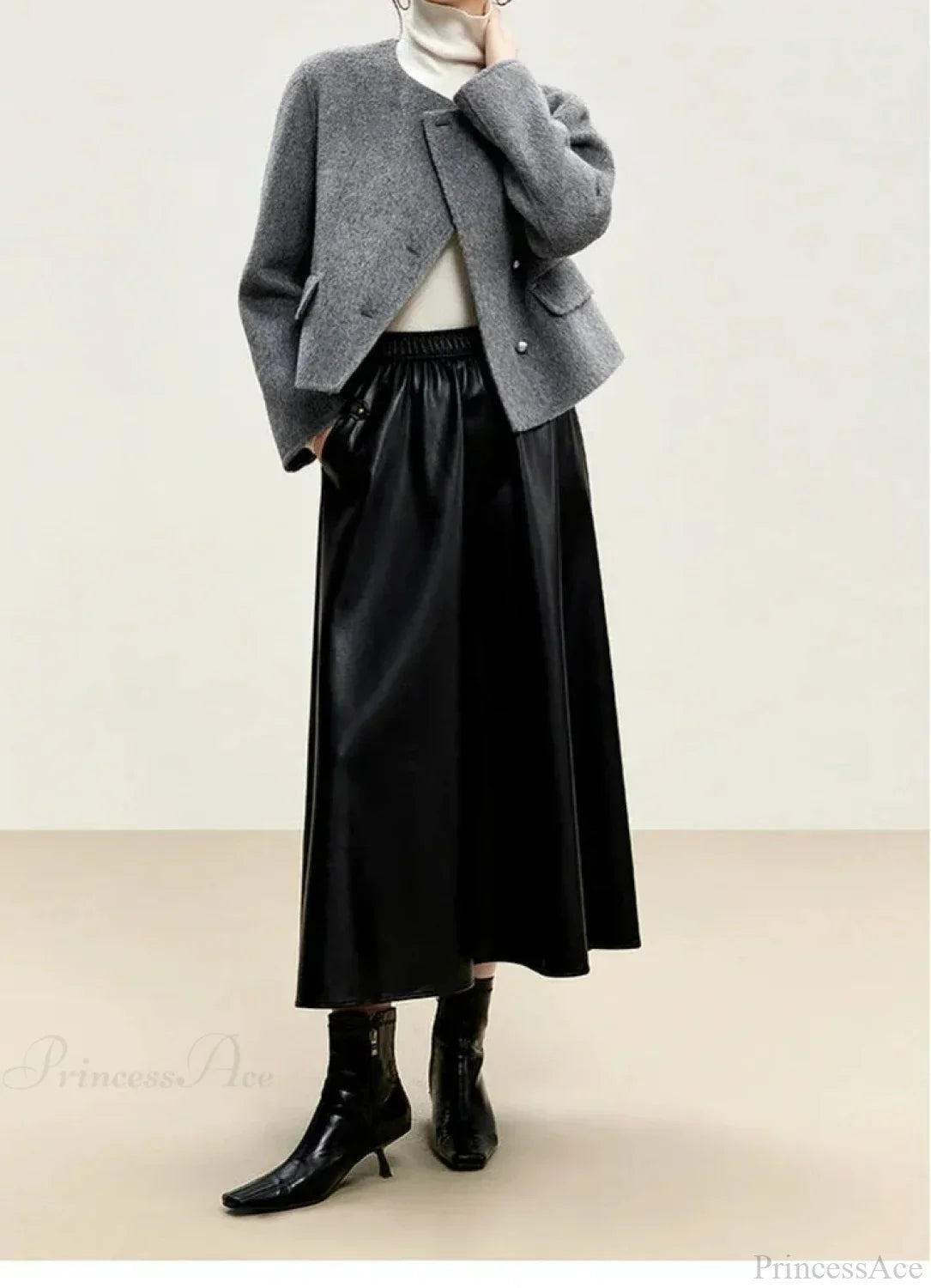 Casual Short Wool Crew Neck Overcoat with Single-Breasted Design