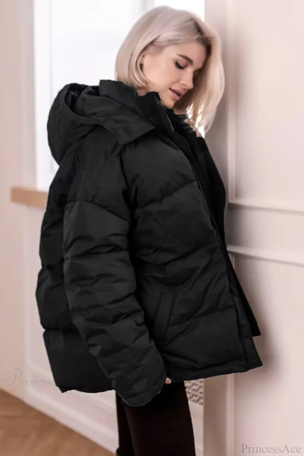 Solid Color Puffer Jacket with Hood and Zipper Closure for Maximum Comfort