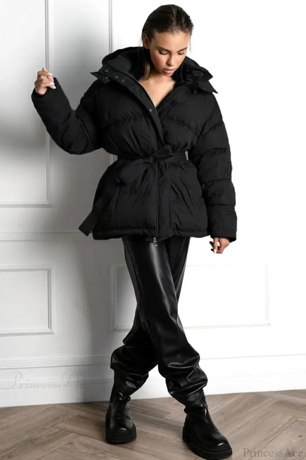 Solid Color Puffer Jacket with Hood and Zipper Closure for Maximum Comfort