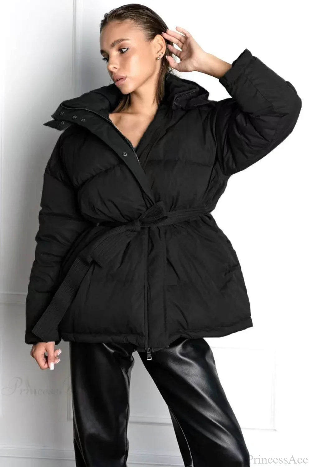 Solid Color Puffer Jacket with Hood and Zipper Closure for Maximum Comfort