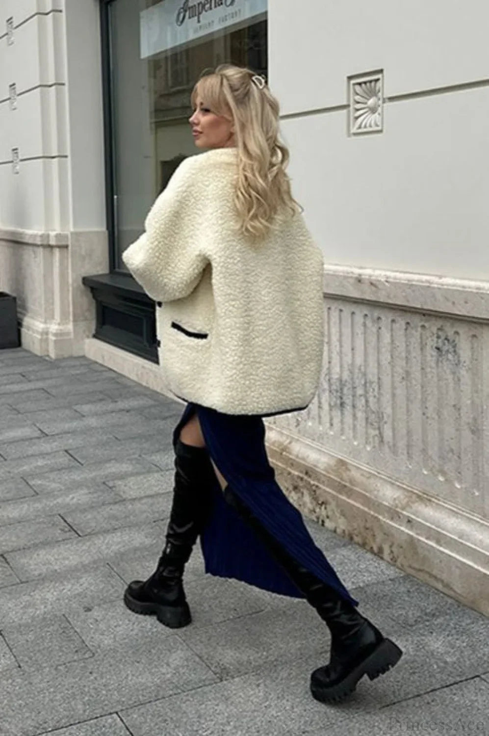 Minimalist Solid Color Coat with Horn Buttons and Sherpa Lining