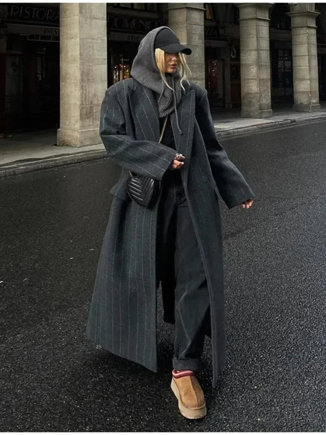 Vintage Striped Wool Coat with Wide Sleeves and Elegant Lapels