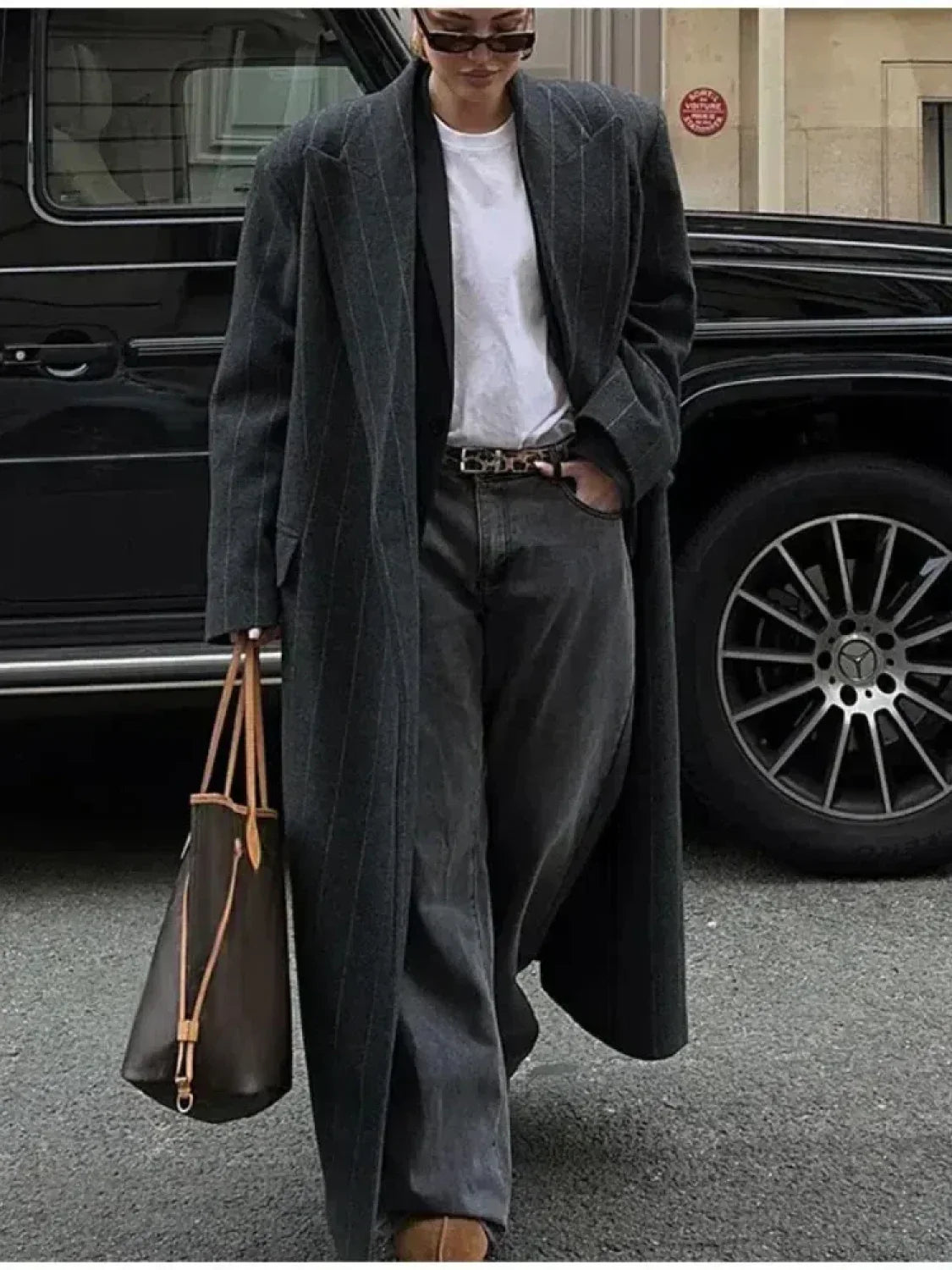 Vintage Striped Wool Coat with Wide Sleeves and Elegant Lapels