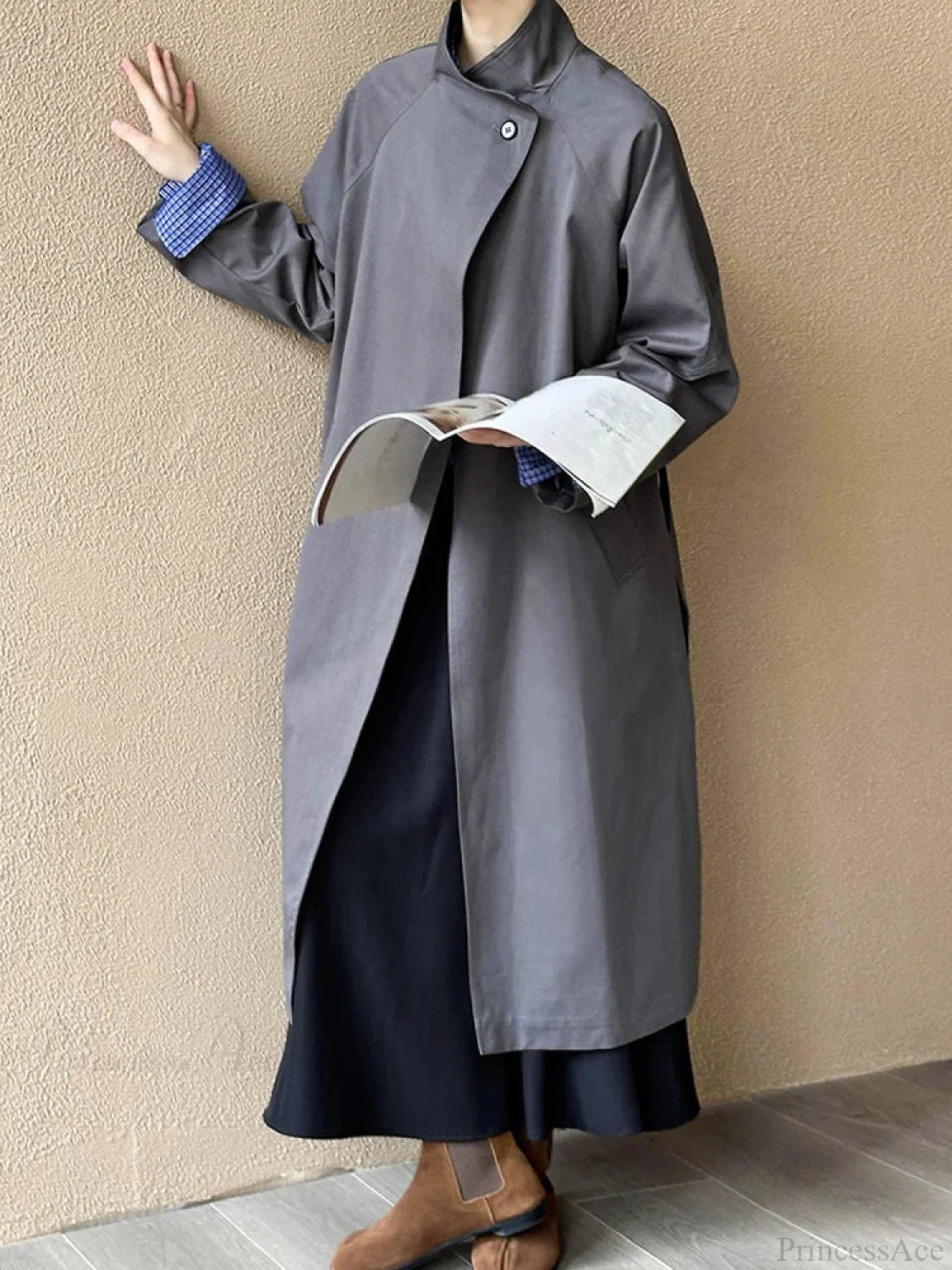 Oversized Trench Coat with Bold Lapel for a Stylish Look