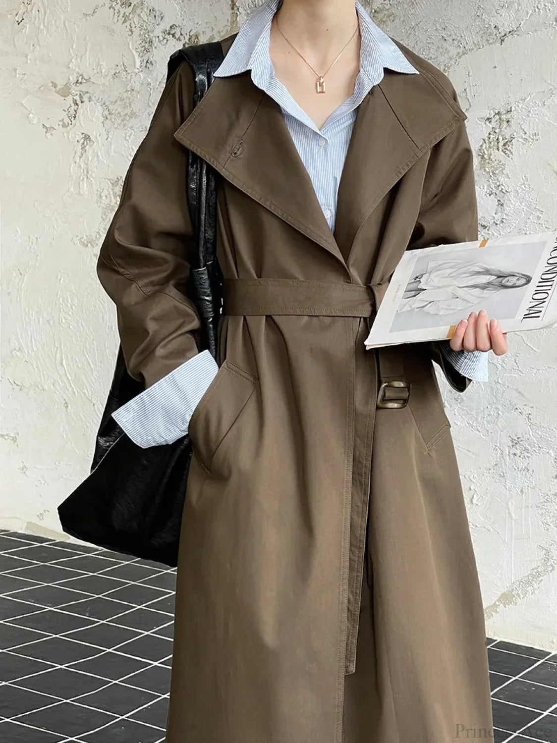 Oversized Trench Coat with Bold Lapel for a Stylish Look