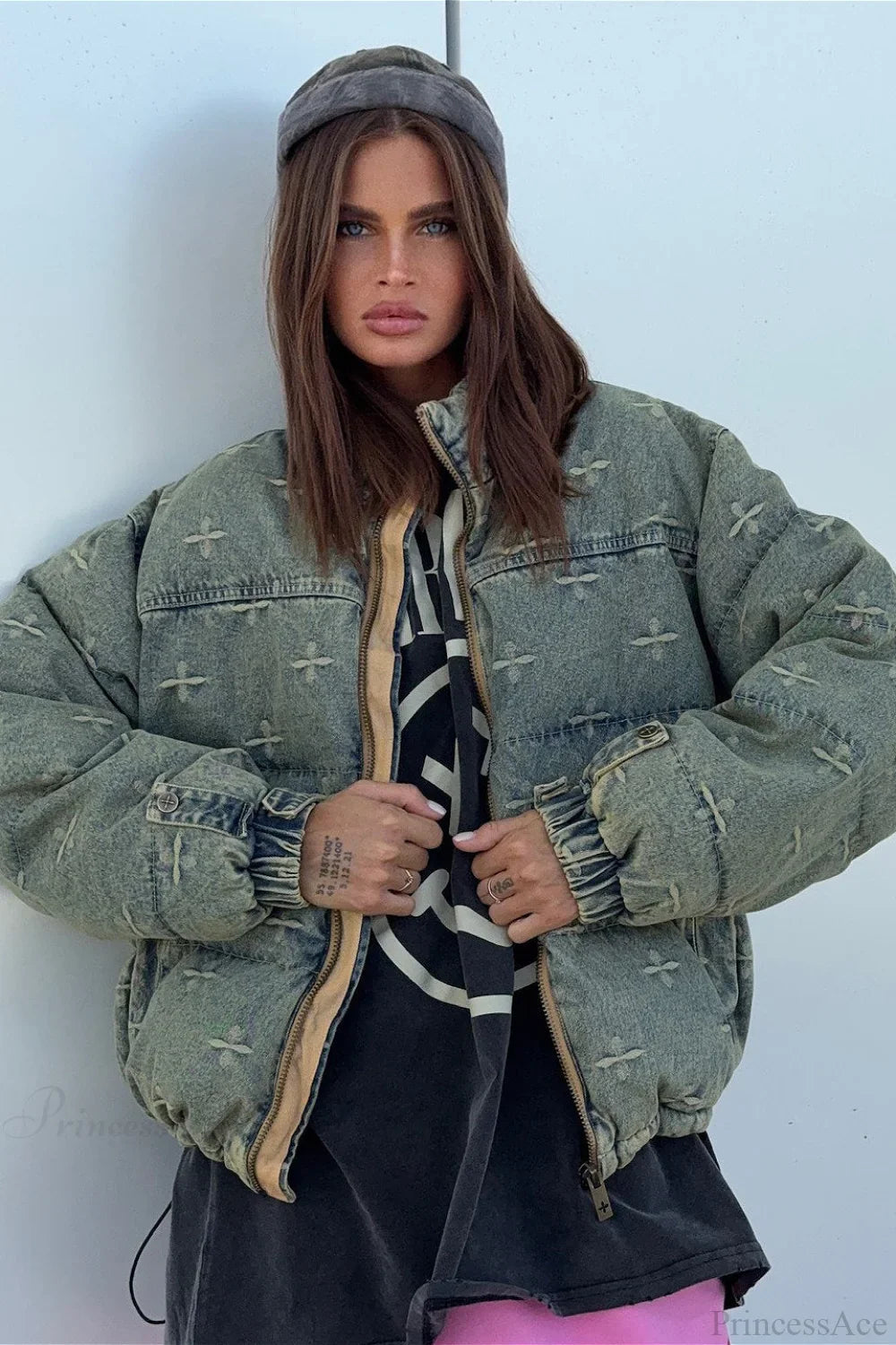 Fashionable Cross-Embroidered Jacket in Trendy Vintage Look