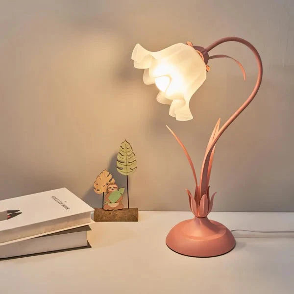 Elegant vintage table lamp with adjustable floral design