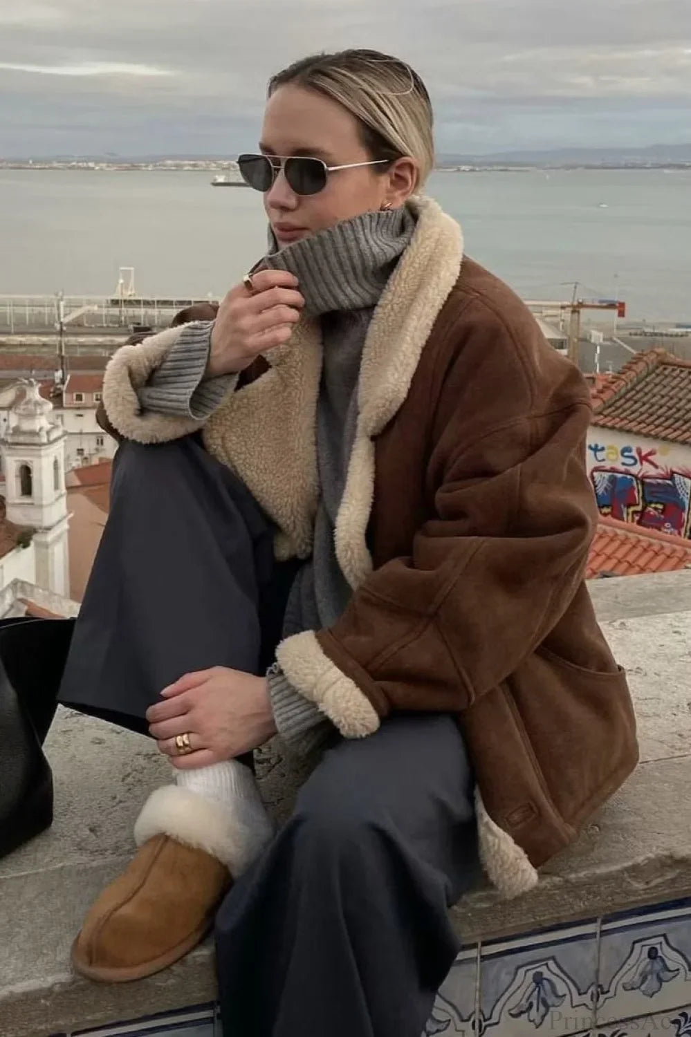 Soft Plush Vintage Jacket for a Comfortable Look