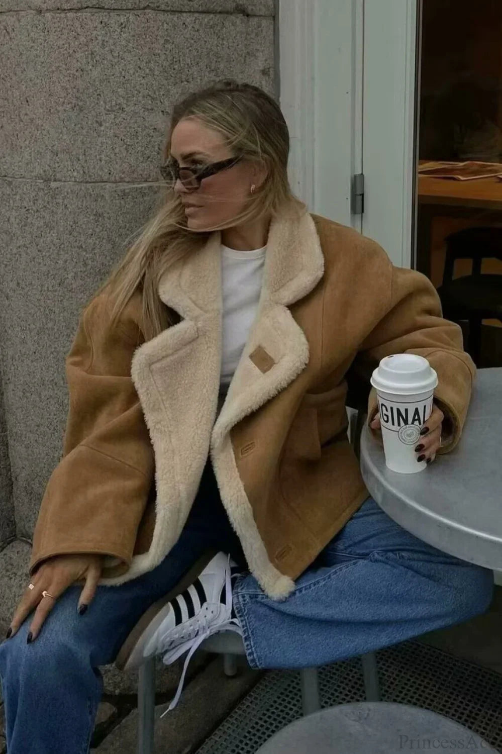 Soft Plush Vintage Jacket for a Comfortable Look