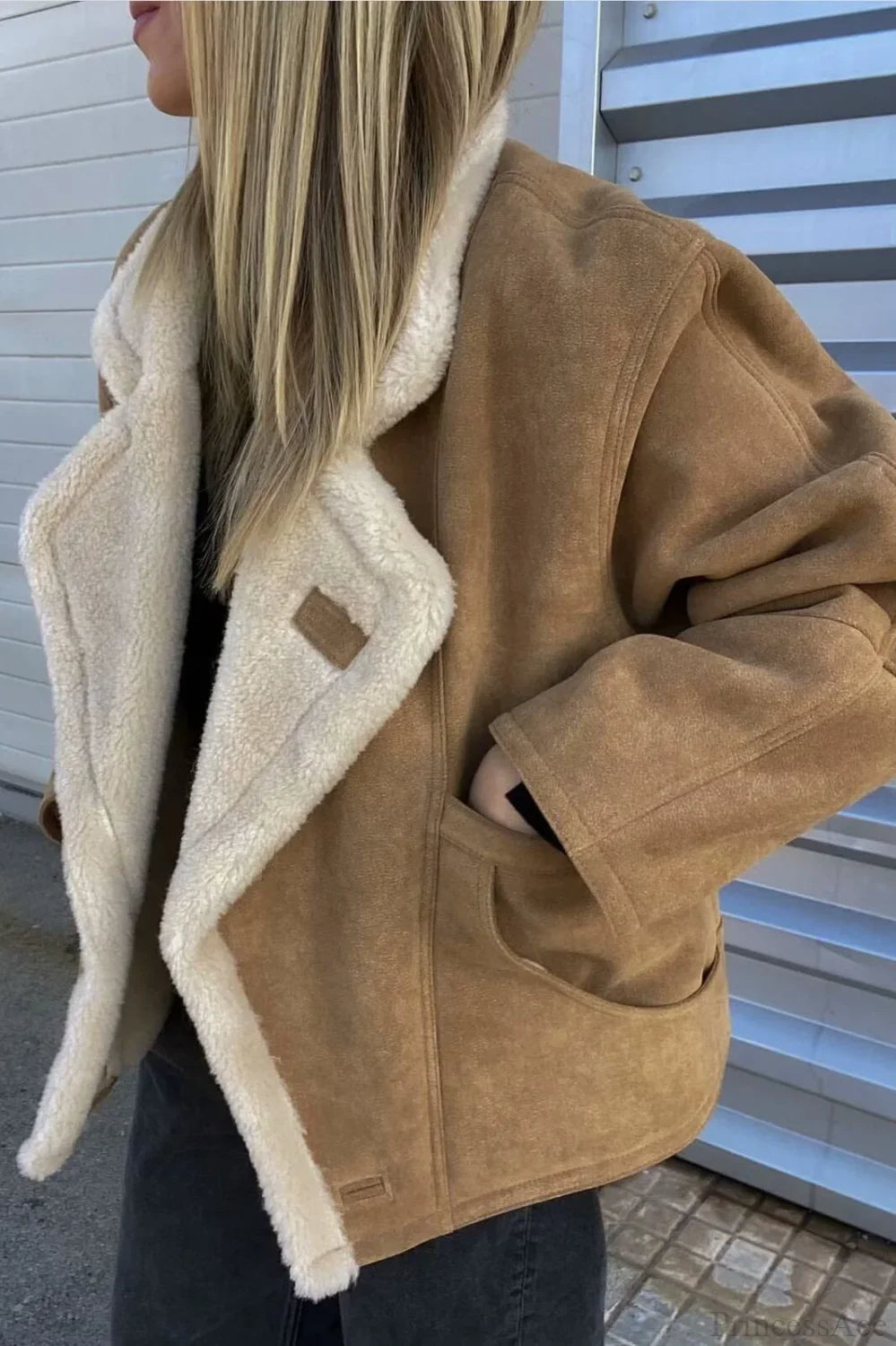 Soft Plush Vintage Jacket for a Comfortable Look