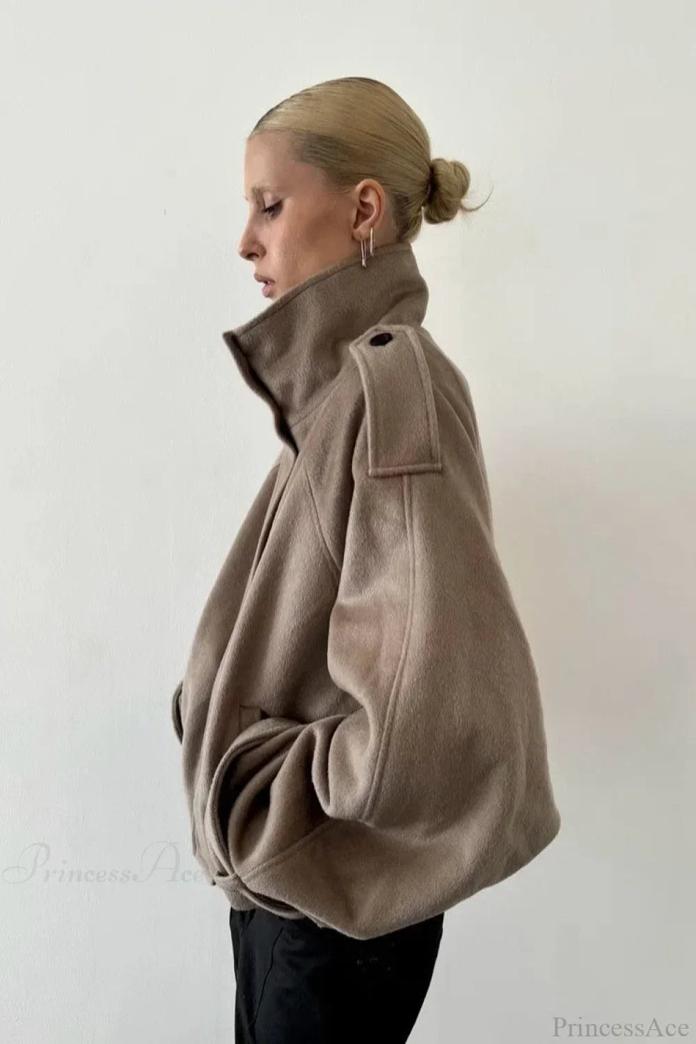 Classic Vintage Stand Collar Buttoned Short Wool Coat for Elegant Winter Style