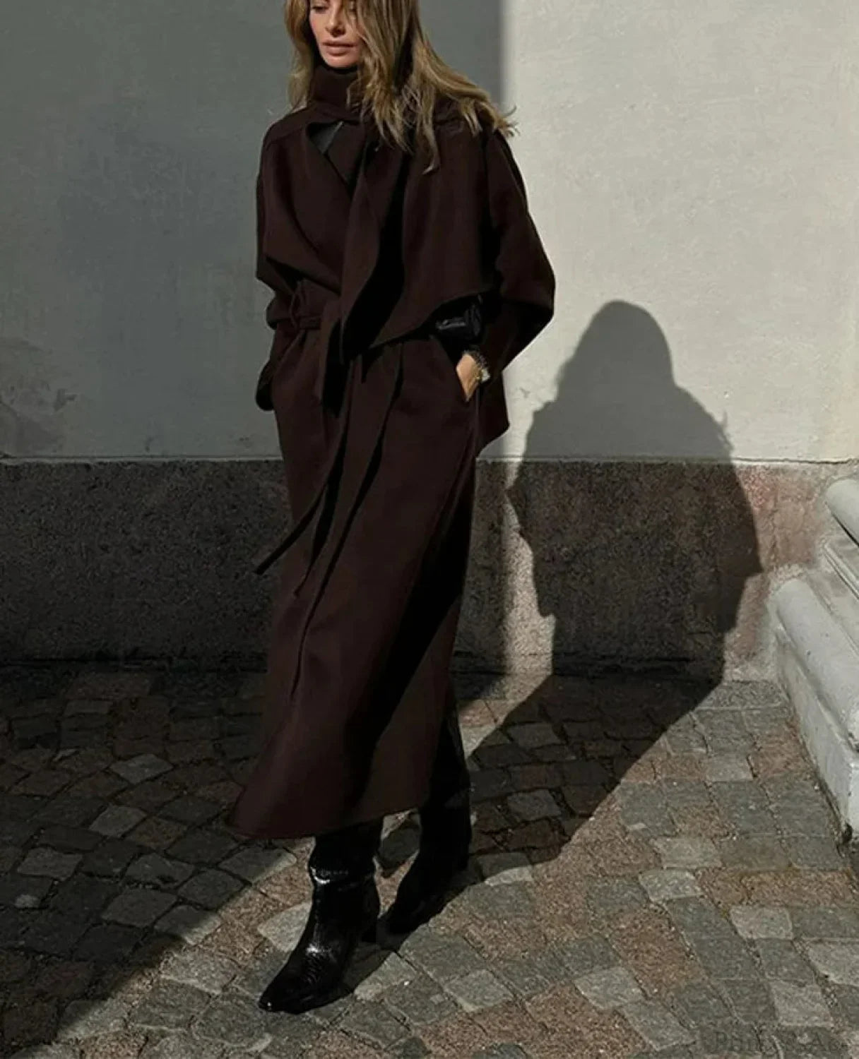 Women's scarf-collar coat with belt and wool fabric