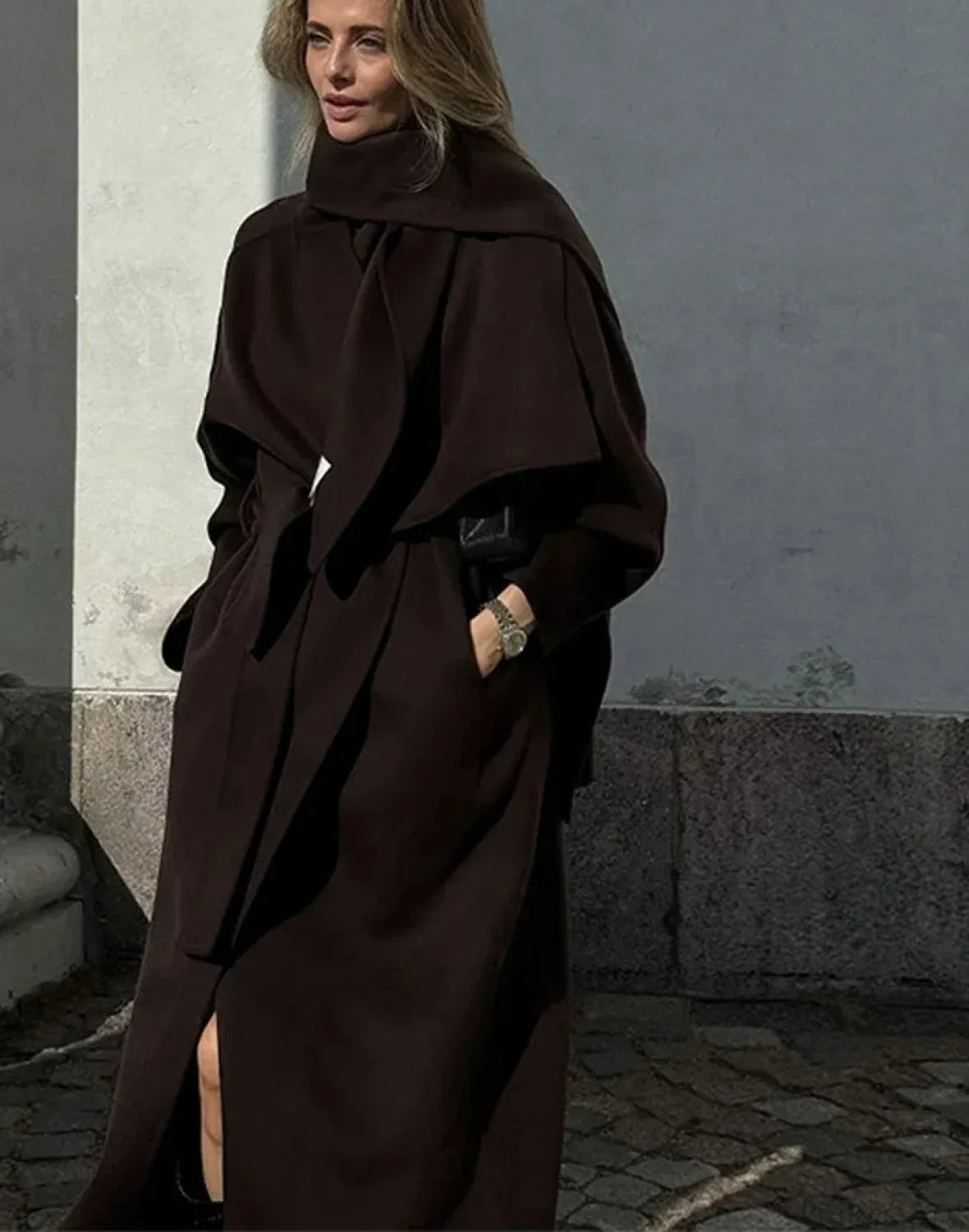 Women's scarf-collar coat with belt and wool fabric