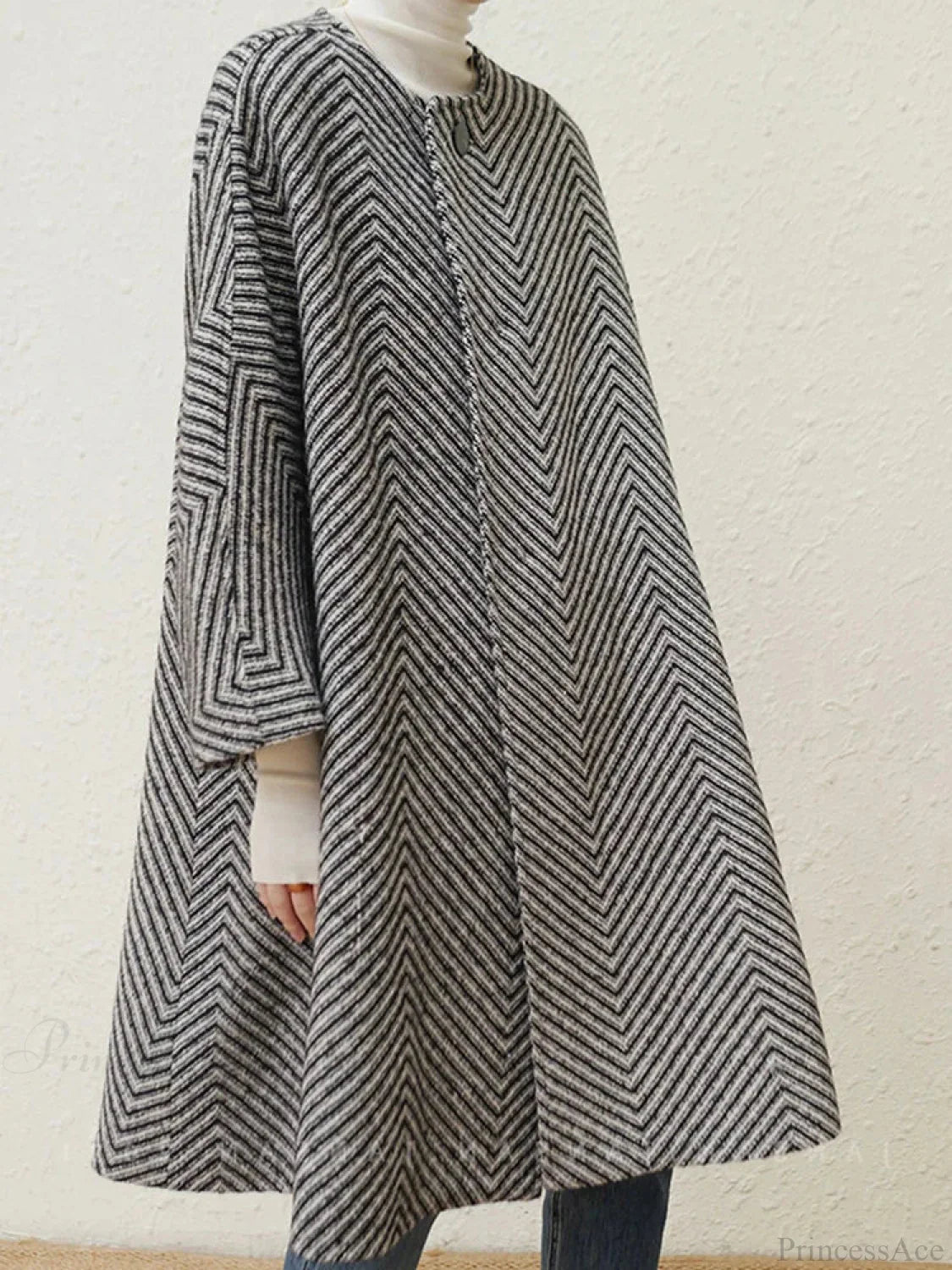 Elegant Long Wool Coat with Zigzag Stripes and A-Line Silhouette