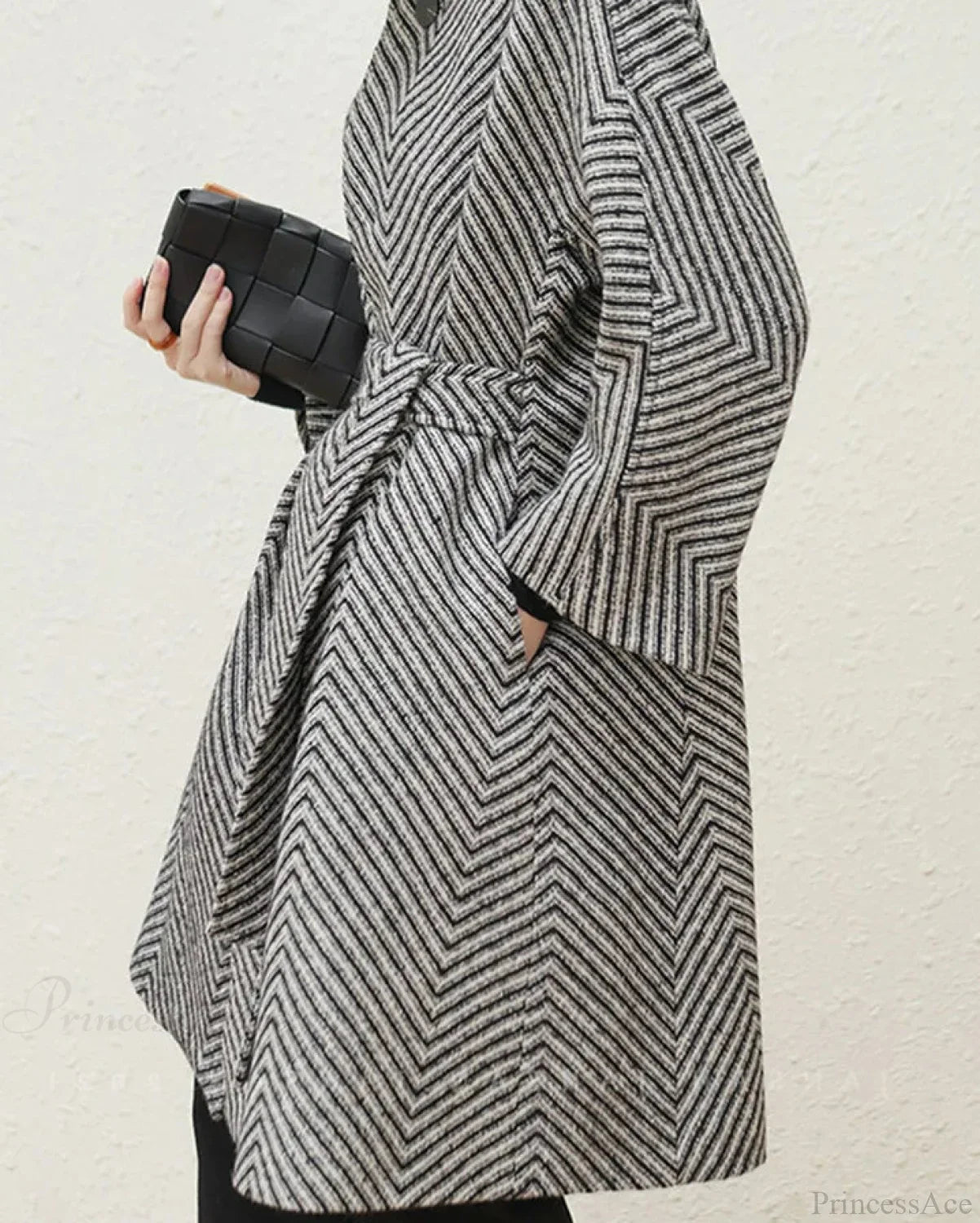 Elegant Long Wool Coat with Zigzag Stripes and A-Line Silhouette