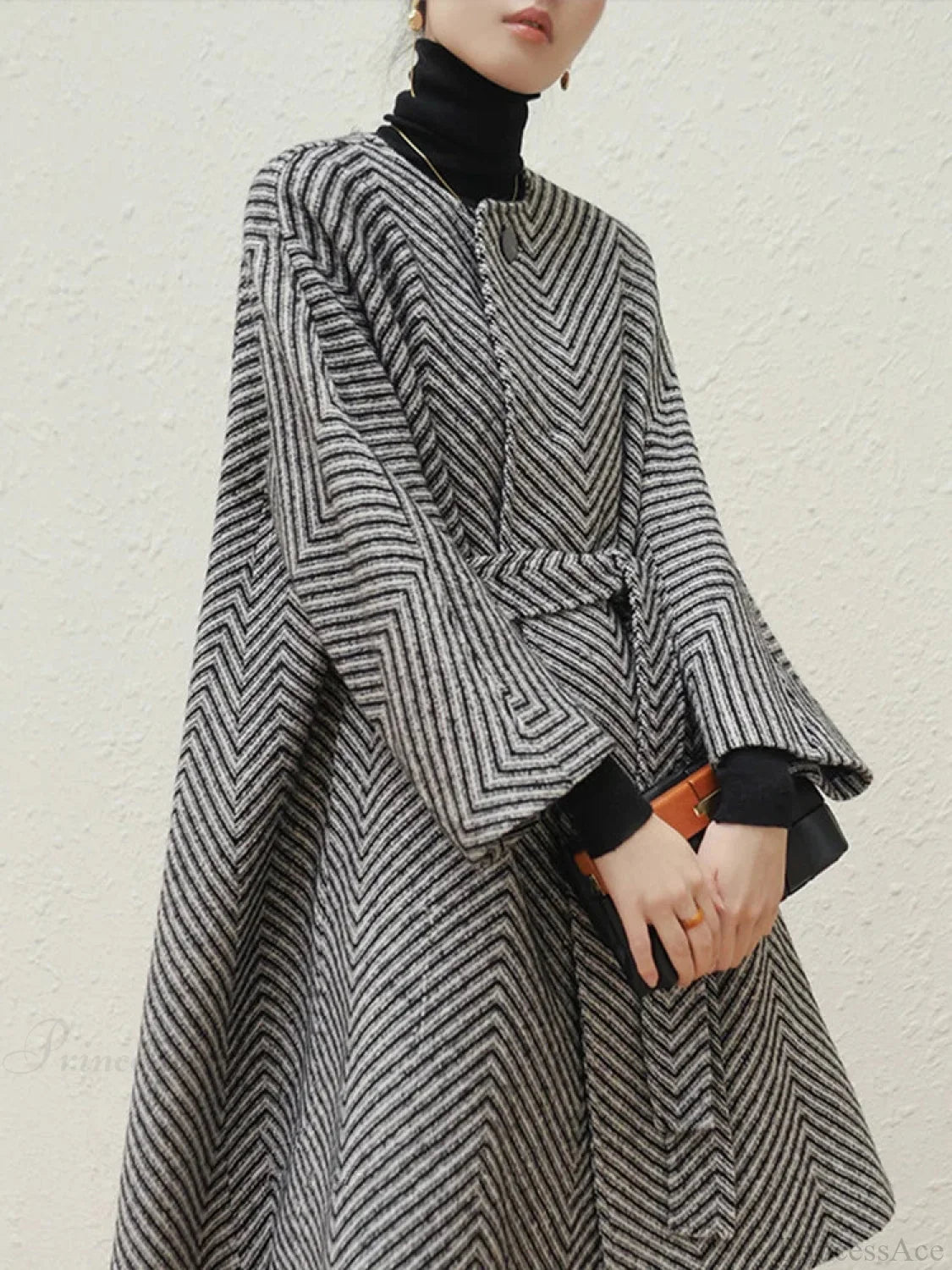 Elegant Long Wool Coat with Zigzag Stripes and A-Line Silhouette